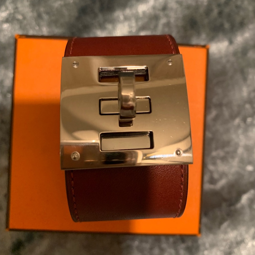 Hermès Kelly Dog Bracelet look new